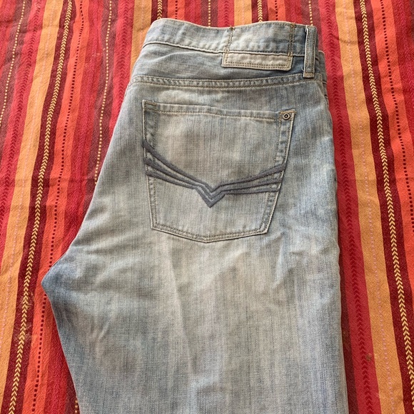 Selling a pair of G by Guess Jeans - Picture 3 of 4